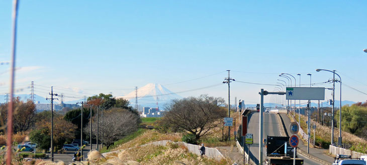 雪を頂いた富士山